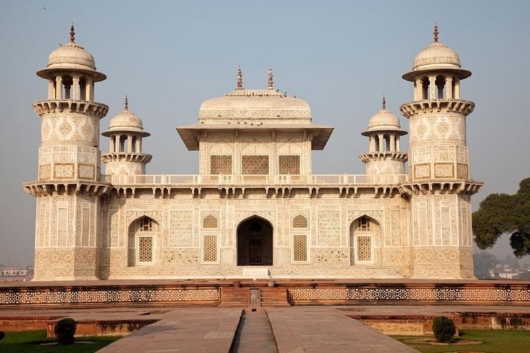 Agra : Private Car hire with Driver and Flexible Hours Agra: Private Car and Driver for 12 Hours/120kms