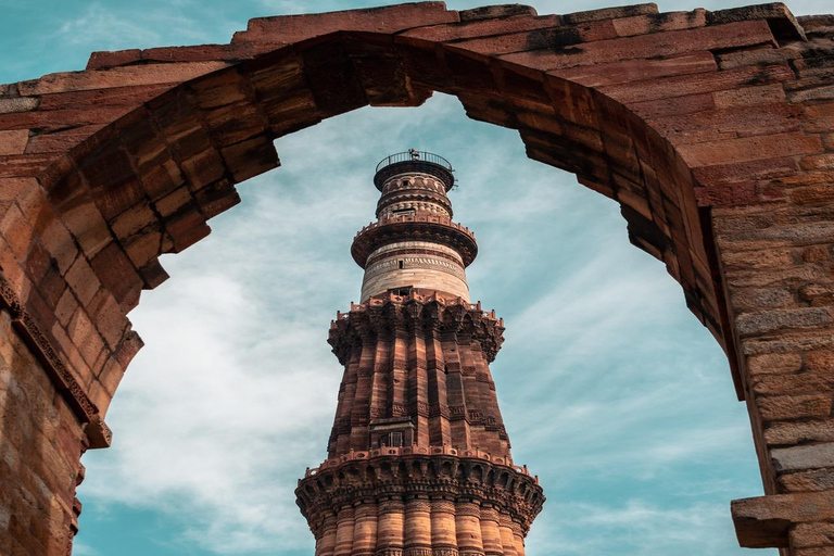 Qutub Minar Tour privado en coche con Salta la colaTour privado de Qutub Minar en coche