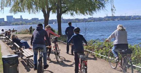 Radtour rund um die Alster – Promis, Wasser und Natur