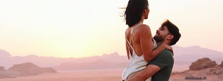 WADIRUM :CAML TOUR 1HOUR/SANDBOARDING /JEEP TOUR 2HOURS