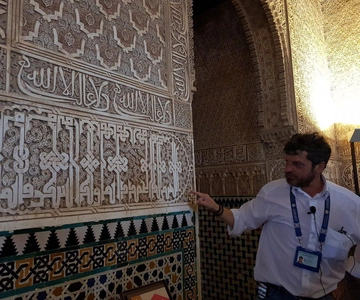 From Seville: Granada Day Trip with Alhambra and Albaicín