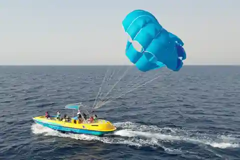 Jeddah: Parasailing-Erlebnis auf dem Roten Meer