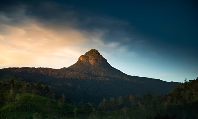 Adam's Peak Guided Hike with Pickup, Snack & Foot massage