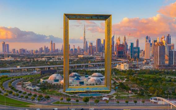 Dubai: Private geführte Stadtrundfahrt und Eintrittskarte für den Dubai-Rahmen