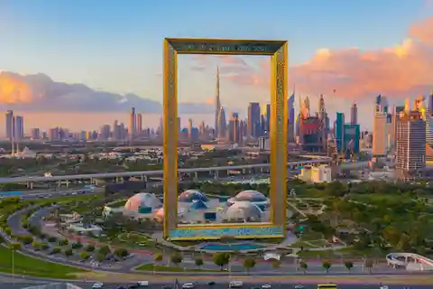 Dubai: Private Guided City Tour and Dubai Frame Entry Ticket