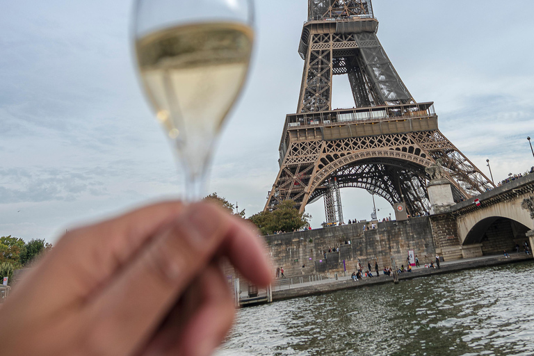 Paris: Private Seine River Cruise Paris: Private Seine River Cruise with Guide