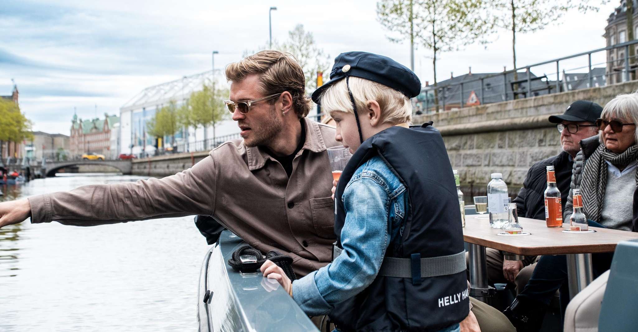 Copenhagen: Electric Canal Tour with live guide & sights