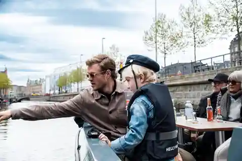 Copenhagen: Electric Boat Canal Tour with Guide
