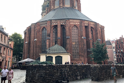 Riga Old Town, C Market & Art Nouveau Guided Walking Tour