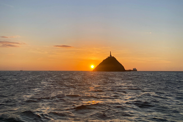 Santa Marta Bay: Sunset on a sail boat