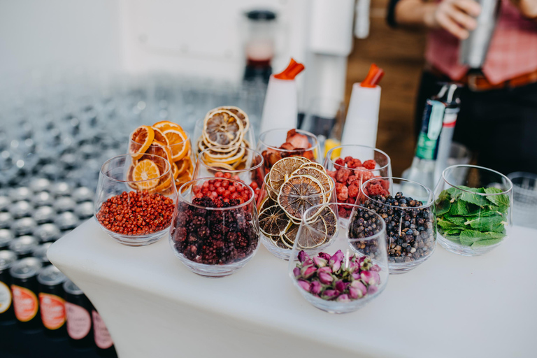 Budapest: Crucero Buffet de Nochevieja con Bebidas IlimitadasCena crucero de Nochevieja Piso turístico