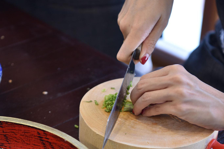 Sathon: Hands-on Thai Cooking Class & Market Tour in Bangkok