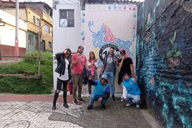 Bogota: Uliczna miejska wycieczka z owocami, graffiti i przewodnikiem