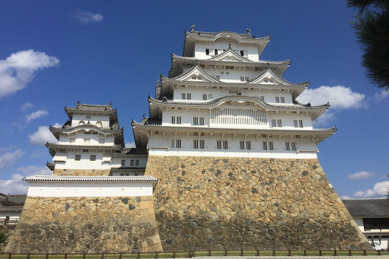 Himeji : visite privée d'une demi-journée du château avec guide au départ d'OsakaVisite d'une demi-journée avec guide privé au château de Himeji