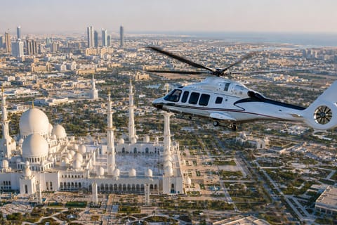Abu Dhabi: Private Yacht, Formula 1 & Luxury Experience