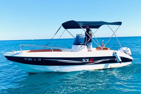 Benalmádena: Boat Rental without License 30 mint trimarchi