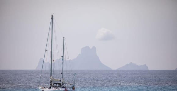 Private Morning Ibiza Boat Tour to Es Vedra