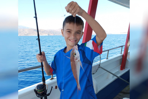 Chania: Angelausflug mit Frühstück und SchwimmenChania: Fischerbootfahrt mit Frühstück und Bademöglichkeit