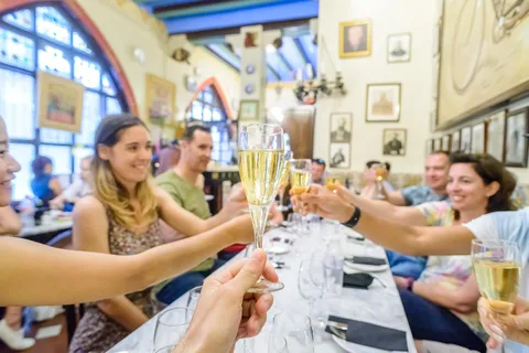 Barcelona eBike Tour con Experiencia de Vino y Tapas