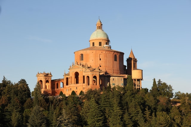 Bologna: Secret Walking Tour to San Luca via Hidden Trails