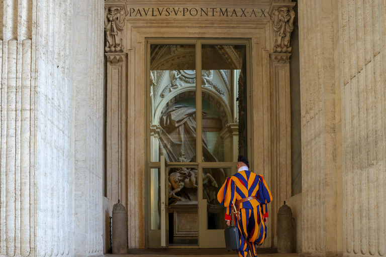 Rome: St. Peter’s Basilica & Underground Tombs Tour Group Tour in French