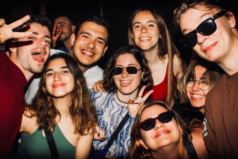 Premium Pub Crawl & Ruin Bars – Free Shots & VIP Entry Club