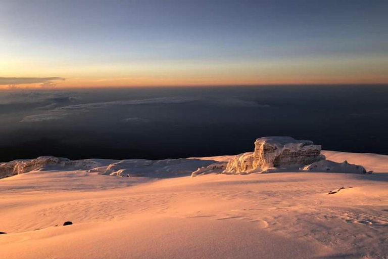 Tanzanie : Circuit privé de 4 jours pour l&#039;ascension du Mont Meru