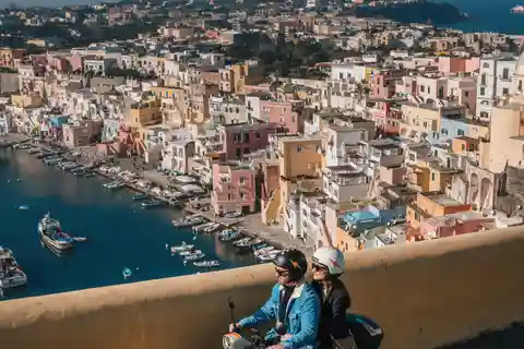 Erlebe Procida nachhaltig: Mit EMZgo zahlst du nur für die Minuten, die du nutzt