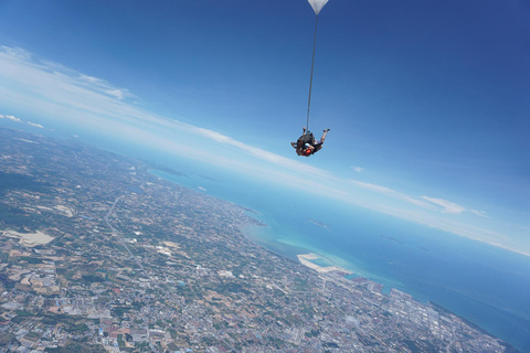 Thaïlande : Saut en parachute en tandem au-dessus de la côte estService de navette pour Bangkok