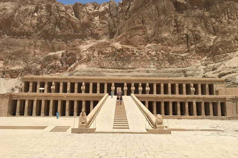 Desde Sharm El Sheikh Excursión de un día con guía a Luxor en avión