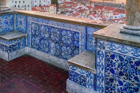 Lisbon: Guided Tuk Tuk Tour with Local Guide