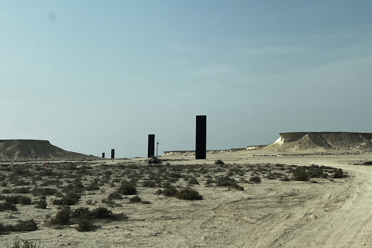 Doha: Kamelrennbahn/Pilzhügel/Richard Serra-Skulptur