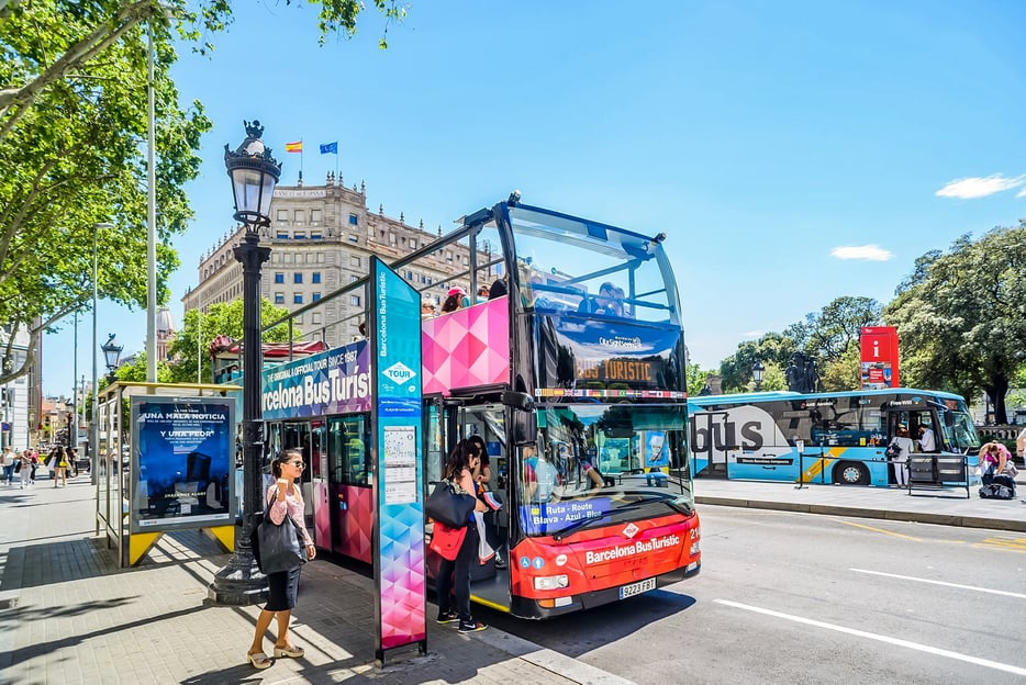 Barcelona: Tour en autobús turístico con paradas libres