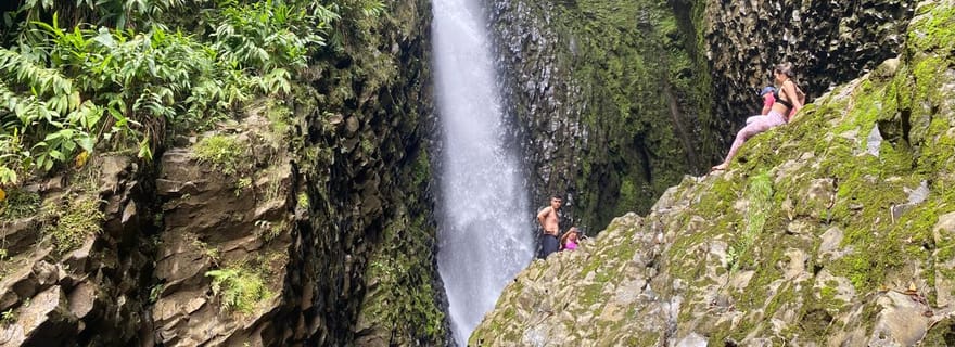 PEREIRA : TREKKING D'UNE JOURNÉE JUSQU'À UNE CASCADE + DÉJEUNER ET CAFÉ D'ALPINISME