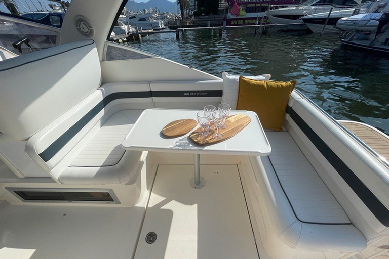 Cannes : Mandelieu Vuurwerk per privé bootMandelieu: Feu d&#039;artifice en bateau Vuurwerk per boot