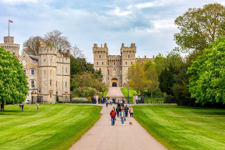 London: Stonehenge and Windsor Castle Day Trip