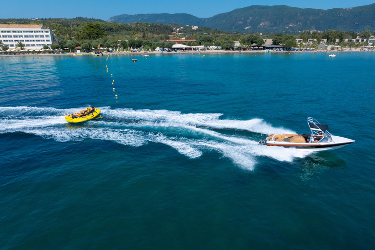 Corfu: esportes aquáticos - passeios infláveis perto da cidade de CorfuCorfu: Passeios infláveis em Dassia