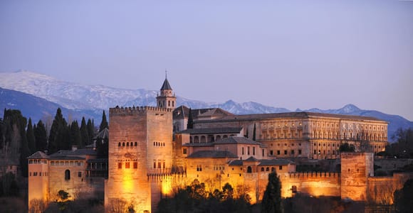 Granada: Alhambra and Generalife Garden Ticket & Guided Tour