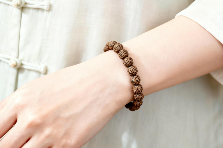 Beijing: Chinese Fragrant Bracelet Making