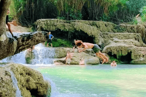 Luang Prabang: cascada de Kuang Si, tour de rafting en kayak1 km de kayak por el bosque, rafting, baño en Kuang Si y ecoturismo