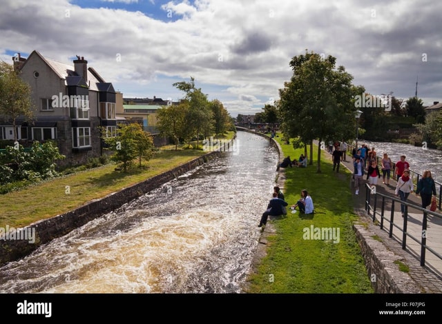 Galway: Guided City Walking Tour
