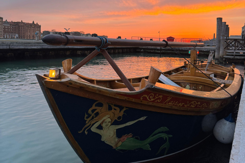 Venice: 1.5h Sunset Lagoon Cruise on Traditional Wooden Boat