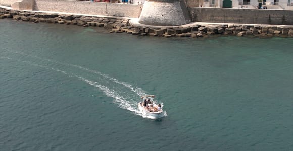 Polignano a Mare: Caves Boat Tour with Aperitif