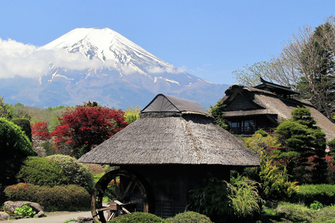 Tokyo : Excursion d'une journée à la 5e station du Mont Fuji, dans la région du Fuji et à Kawaguchiko8:20 Rendez-vous au bureau de poste de Shinjuku
