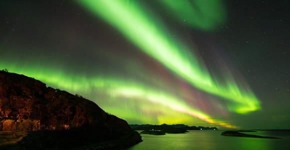 Tromsø: Northern Lights Minibus Tour with Local Experts