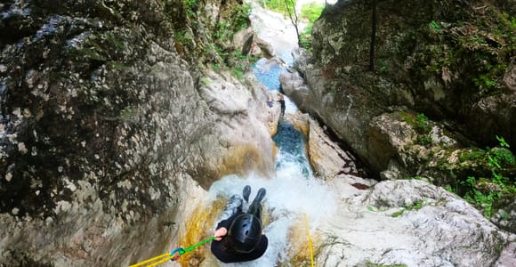 Bovec: 100% Unvergessliches Canyoning-Abenteuer + GRATIS Fotos