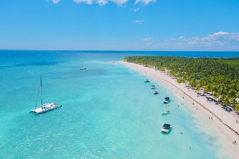 Isla Saona: Sightseeing tour from La Romana and Bayahibe with lunch and catamaran