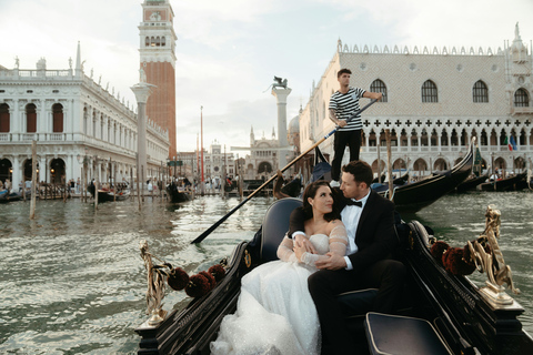 Venice: Photo Shoot with a Local Photographer and City Tour ELITE – 60 min | 50 photos + Gondola photos