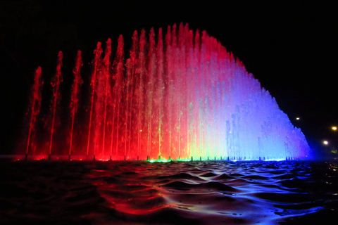 Lima: spettacolo illuminato del Circuito de Agua MágicoLima: spettacolo illuminato del Circuito de Agua Mágico (Circuito dell&#039;acqua magica)