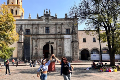 Musique et tequila à Xochimilco, visite de Coyoacán et CUMusique et Tequila à Xochimilco visite Coyoacán et CU